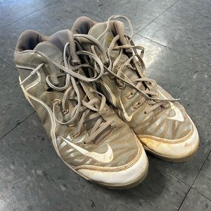 Nike metal spike baseball cleats